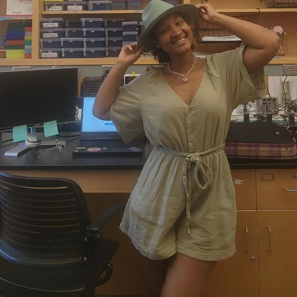 Meet your Posher, Deja - Picture 1 of 1